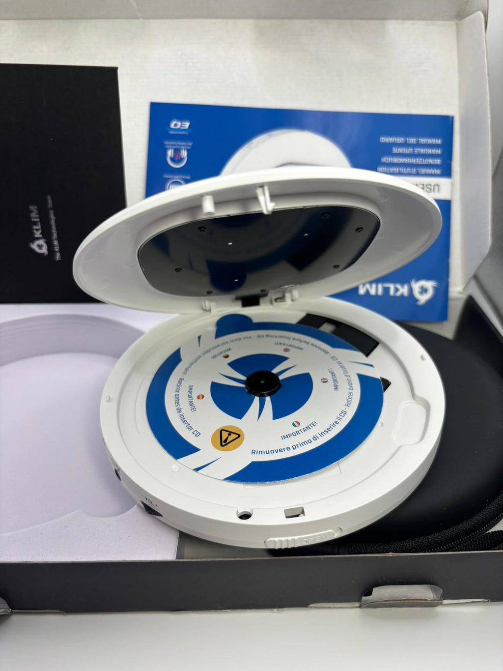 KLIM Journey hordozható CD-lejátszó – Fehér (Bluetooth, Akkumulátor, Tok, Fülhallgató)