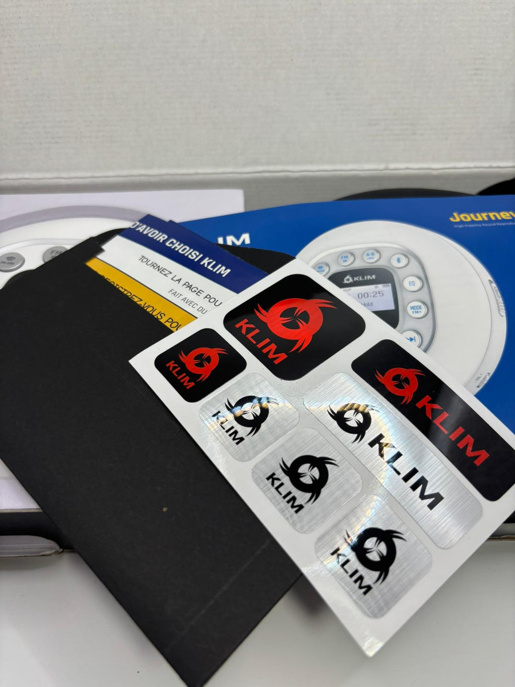 KLIM Journey hordozható CD-lejátszó – Fehér (Bluetooth, Akkumulátor, Tok, Fülhallgató)