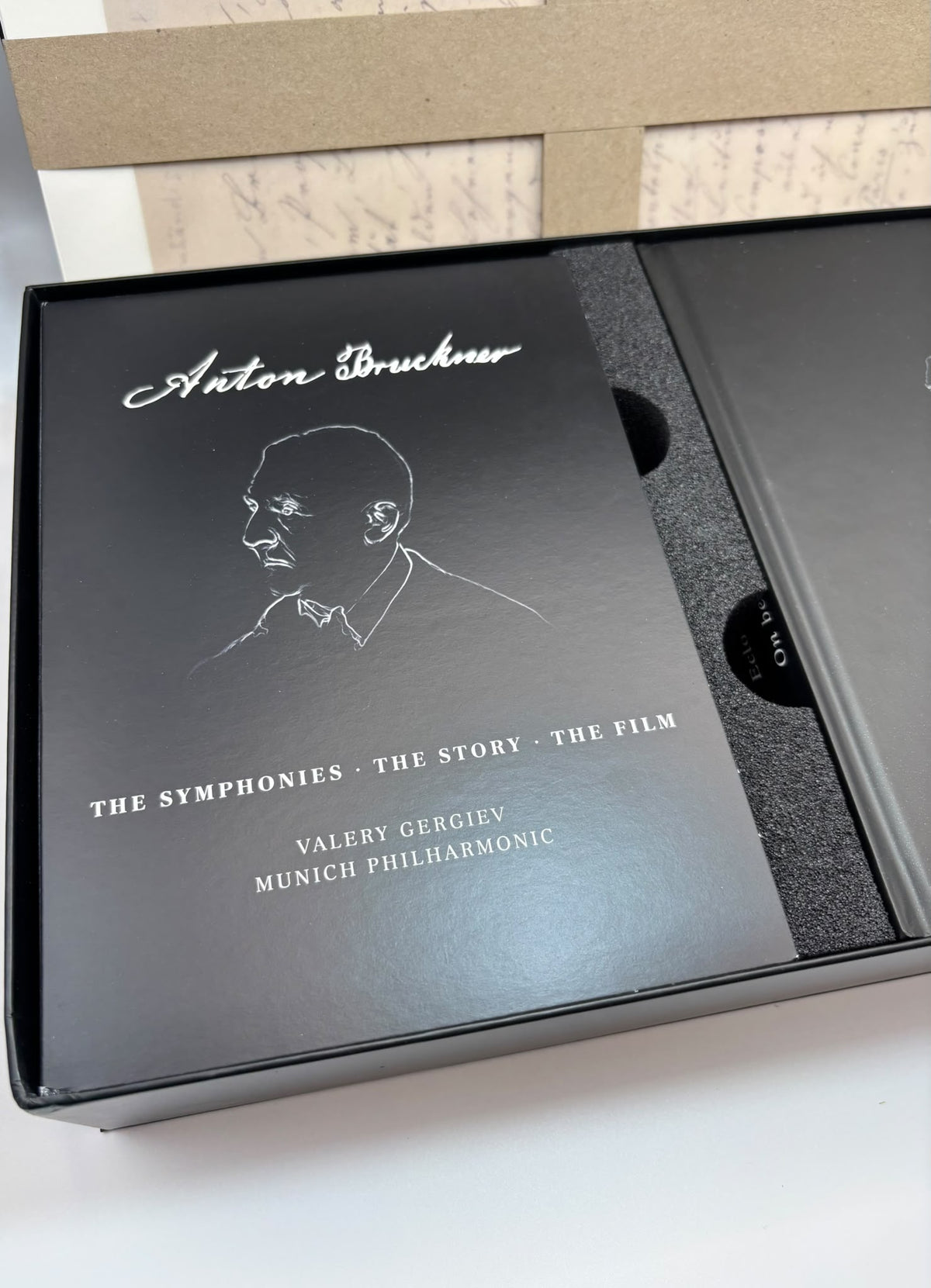 Anton Bruckner: The Symphonies – Valery Gergiev, Munich Philharmonic (Exkluzív díszdobozos gyűjtői kiadás: 6 DVD + 4 Blu-ray + Könyv + Hasonmás melléklet)