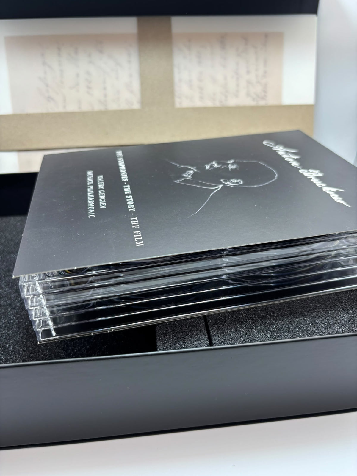 Anton Bruckner: The Symphonies – Valery Gergiev, Munich Philharmonic (Exkluzív díszdobozos gyűjtői kiadás: 6 DVD + 4 Blu-ray + Könyv + Hasonmás melléklet)